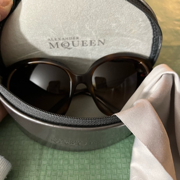 Alexander McQueen Sunglasses with Case - Picture 6 of 6
